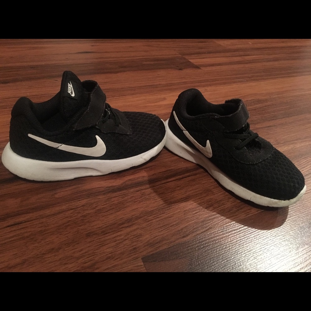Nike tennis shoes (worn)